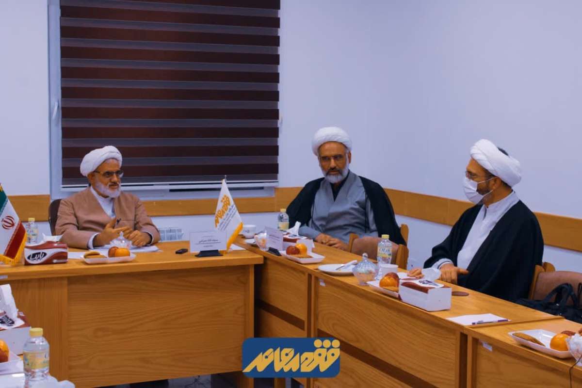 دراسة تطبیقات القاعدة الفقهیة لنفی الظلم علی الأمثلة الحکومیة والاجتماعیة