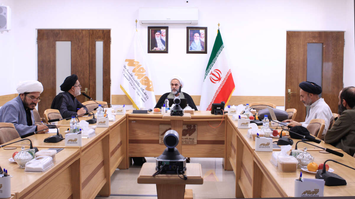 ملکیة المیاه السطحیة فی الفقه الإسلامی: من الأنفال أم من المشترکات بین الناس؟