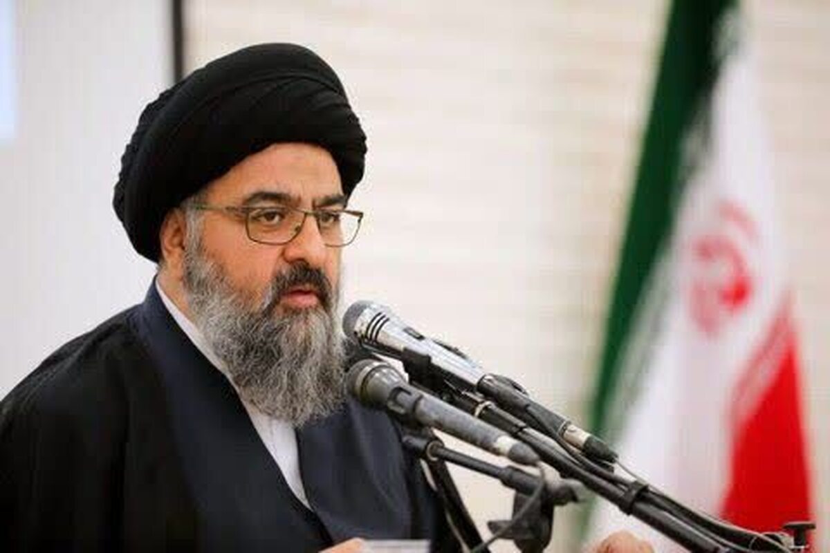 آیة الله السید مجتبی نور مفیدی: أی اعتداء علی مقام القائد الأعلی سیؤدی إلی رد فعل واسع ومدمر وسیُعرّض مصالح أمریکا فی جمیع أنحاء العالم للخطر