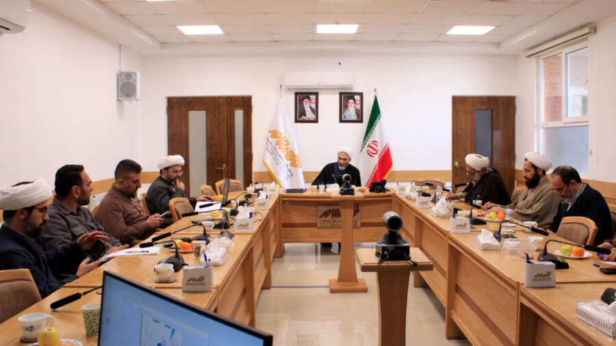 في الجلسة «فقه البيئة الفعال؛ المتطلبات، التحديات والقدرات»، تم التأكيد على ضرورة تشكيل فقه منظم واستراتيجي للحفاظ المستدام على البيئة