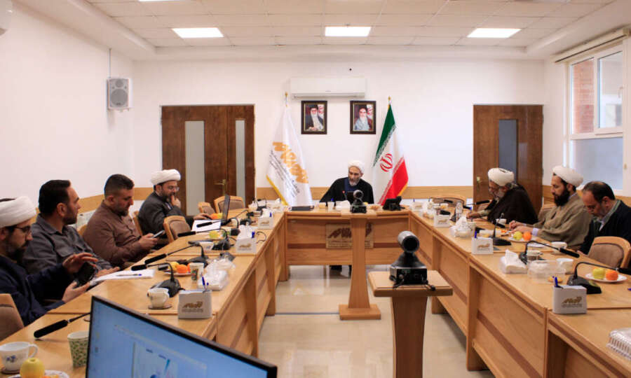 في الجلسة «فقه البيئة الفعال؛ المتطلبات، التحديات والقدرات»، تم التأكيد على ضرورة تشكيل فقه منظم واستراتيجي للحفاظ المستدام على البيئة